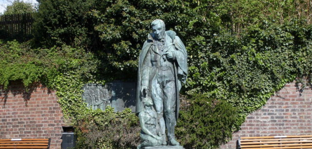 Image for the article Robert Owen statute and garden could be listed by Cadw